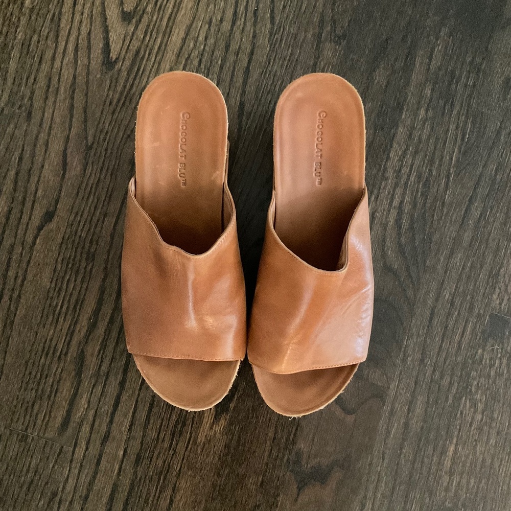 Chocolat Blu wedge clog shoes in caramel